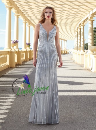 Vestido largo con escote...