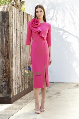 Vestido adornado con...