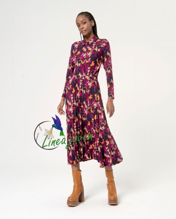 Falda larga plisada...