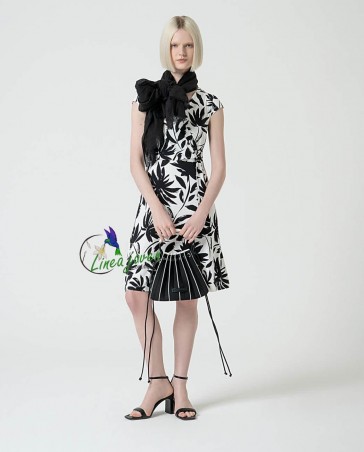 Vestido elástico corto y...