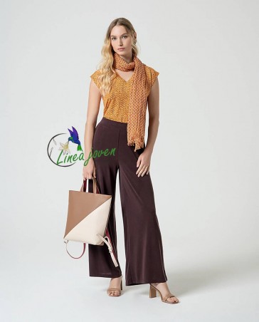 Camiseta elástica escote...