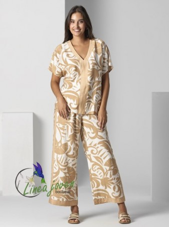 Conjunto Blusa y Pantalón...