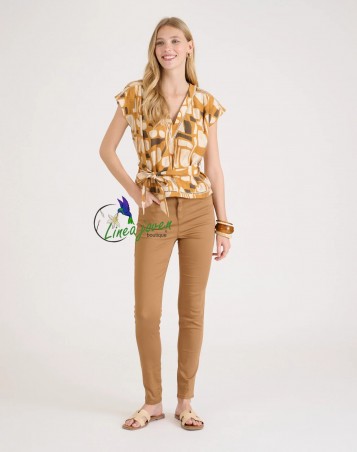 Camisa sin mangas estampada...