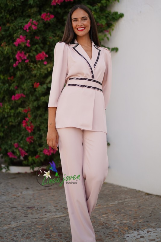 Traje de fiesta sastre rosa ribetes...